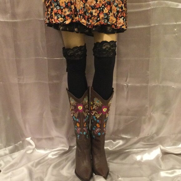 7.5 LEATHER COWGIRL BOOTS WITH COLORFUL FEMININE EMBROIDERY - Picture 9 of 12